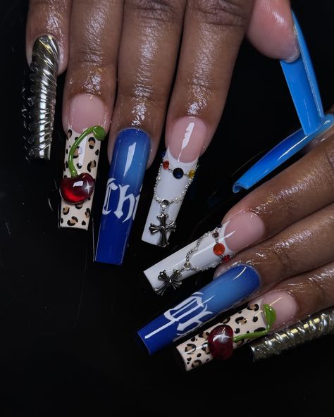 Had to do Chicago’s version of @deez__nailzz set! Why doesn’t Chicago have a cute logo for sports team 😒 jealoussssss #chicago #chicagonails #chicagonailtech #nailsnailsnails #chicagofreestyle Chicago Nails Designs, Chicago Nails, Logo For Sports, Themed Nails, Cute Logo, Nails Designs, Nail Tech, Pretty Nails, Nail Ideas