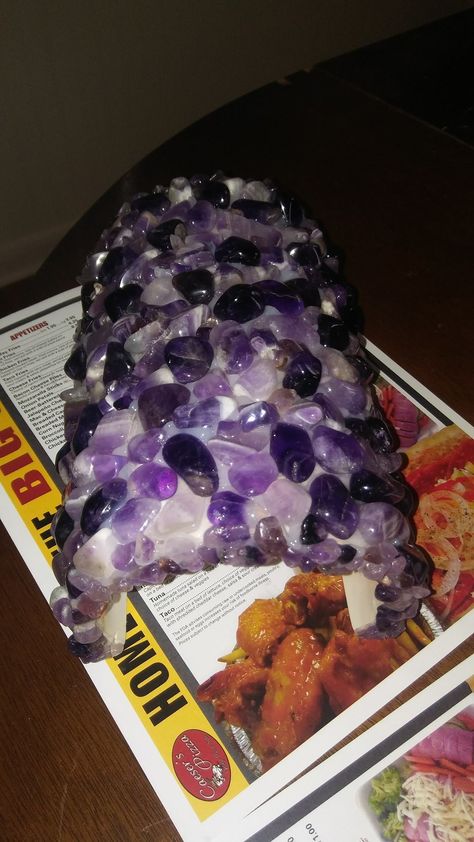 Amethyst stone hide! Must try this Axolotl Hides Diy, Axolotl Stuff, Axolotl Tank, Box Turtles, Snake Hides, Tortoise Habitat, Diy Aquarium, Hermit Crabs, Aquarium Ideas