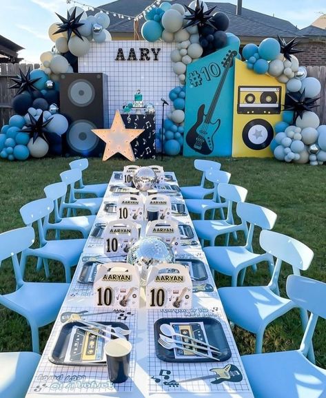 Modern Event Decor, Music Birthday Party Theme, Rock And Roll Party Decorations, Festa Rock Roll, Rock And Roll Birthday Party, Music Party Decorations, Music Birthday Party, Music Theme Birthday, Rock And Roll Birthday