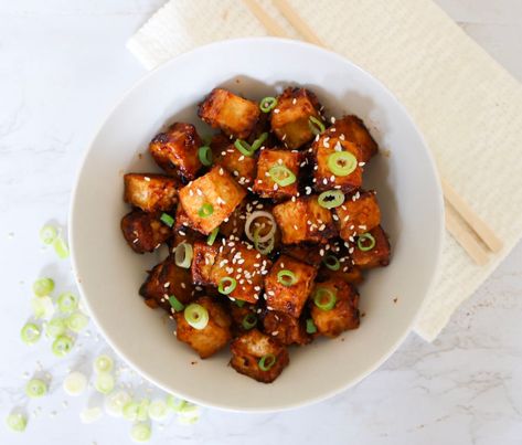 Honey Garlic Tofu, Prepare Tofu, Sticky Tofu, Garlic Tofu, Vegetarian Asian, Tofu Marinade, Vegetarian Recipes Dinner Healthy, Tofu Recipe, Appetizer Dishes