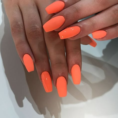 Bright And Vibrant Colors Will Be Everywhere This Spring And We’re So Into It    #springfashion #springtrends #fashion #trends Peach Acrylic Nails, Bright Summer Acrylic Nails, Summer Nails Colors Designs, Orange Nail, Nagellack Trends, Bright Summer Nails, Makeup Hacks, Winged Liner, Summer Acrylic Nails