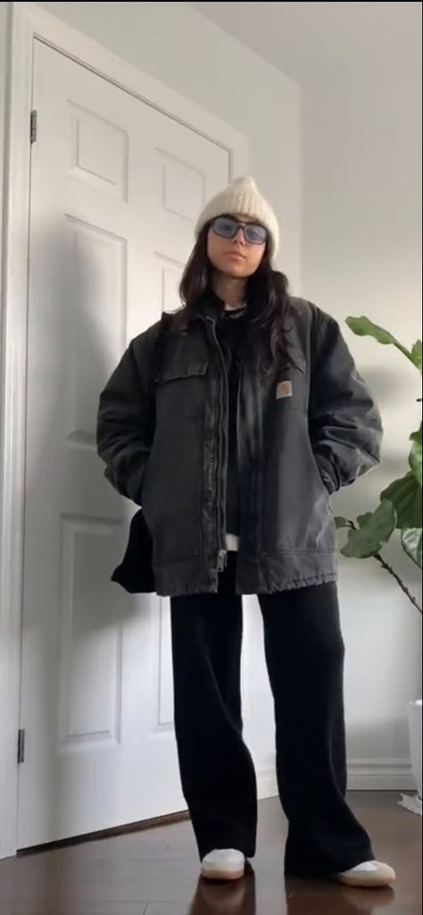 Street Wear Rainy Day Outfit, Aesthetic Outfit For Cold Weather, Super Cold Winter Outfits Aesthetic, Cozy Rain Outfit, Cold Windy Rainy Day Outfit, Coldish Weather Outfits, 1 Degree Weather Outfit, Negative Weather Outfit, Uk Weather Outfits