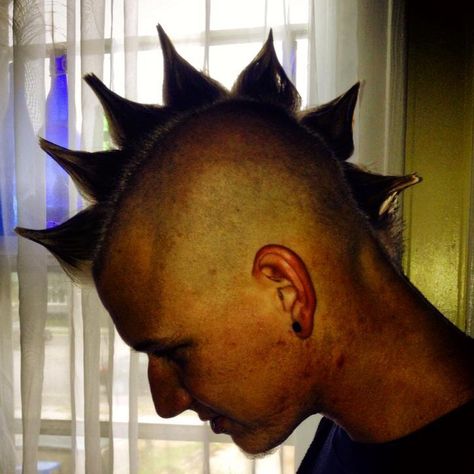 Liberty spike Mohawk Liberty Spikes Long Hair, Short Liberty Spikes, Punk Spikes Hair Short, Punk Spikes Hair, Hair Spikes Punk, Liberty Spikes Mohawk, Liberty Spike Mohawk, Liberty Spikes, Scene Punk