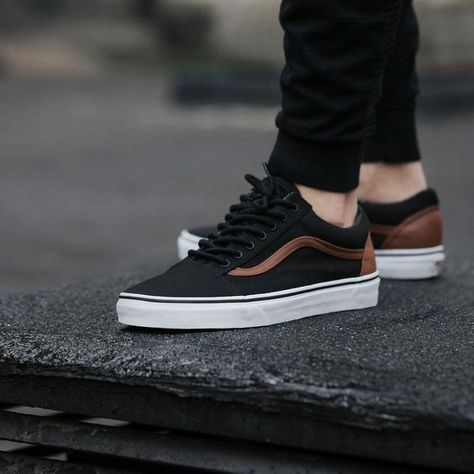 Vans Shoes Outfit, Mens Vans Shoes, Urban Shoes, Tenis Vans, Vans Outfit, Fresh Shoes, Hype Shoes, Skateboarder, Vans Sneakers