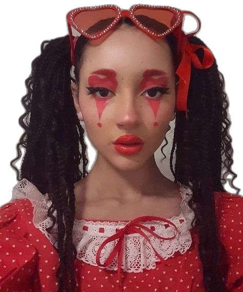 Love Clown Makeup, Clown Heart Makeup, Circus Makeup Ideas, Dreamcore Makeup, Clown Makeup Red, Jester Makeup Female, Casual Clown Makeup, Cute Clown Makeup Aesthetic, Heart Clown Makeup