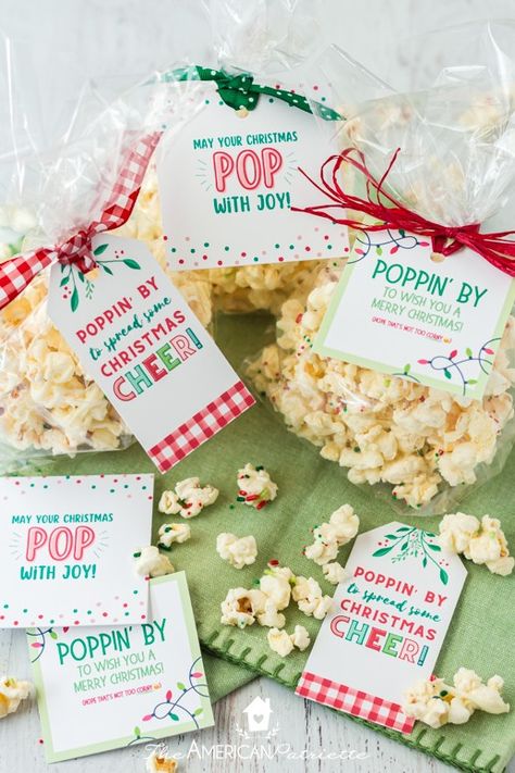 Popcorn Christmas Gifts, Free Christmas Tags Printable, Christmas Gift Tags Free, Christmas Treats For Gifts, Christmas Popcorn, Christmas Gift Tags Diy, Popcorn Treats, Christmas Neighbor, Homemade Popcorn