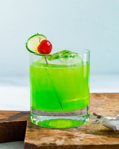 Here's the best Midori Sour recipe, a bright green cocktail with a zingy melon flavor! Ditch the sour mix for this fresh homemade version. #cocktail #midori #midorisour #easycocktail #midoricocktail Green Alcoholic Drink, Green Alcoholic Drinks, Midori Sour Recipe, Midori Drinks, Midori Cocktails, Green Cocktails, Midori Sour, Midori Melon, A Couple Cooks