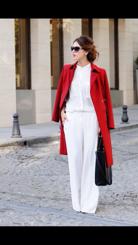 Red Coat Outfit, Wear Black Dresses, Red Coat, Coat Outfits, Red Outfit, Business Casual Outfits, Casual Street Style, Mode Inspiration, White Outfits