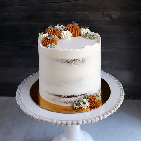 Holiday/Seasonal Cake Gallery - Bakey Bakes Cute Pumpkin Cake Design, Icing Pumpkins On Cake, Fall Sweet 16 Cakes, Cute Fall Cake Ideas, Fall Vintage Cake, Simple Thanksgiving Cake, Little Pumpkin Cake Ideas, Thanksgiving Cake Ideas Easy, Simple Fall Cake Decorating