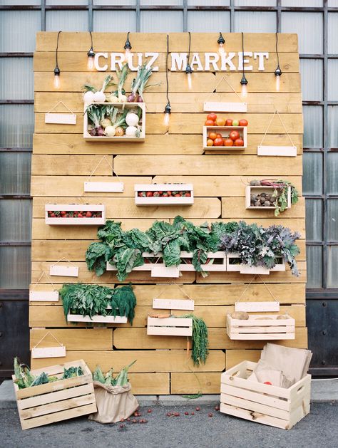 Farm Festival, Farmers Market Booth, Farmers Market Display, Market Photo, Style Me Pretty Living, Food Bars, Urban Farmer, Event Display, Stand Ideas