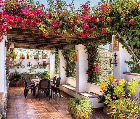 Mexican Backyard, Hacienda Style Homes Mexican, Mexican Home Design, Mexican Garden, Hacienda Homes, Mexican Hacienda, Hacienda Style Homes, Spanish Garden, Mexico House