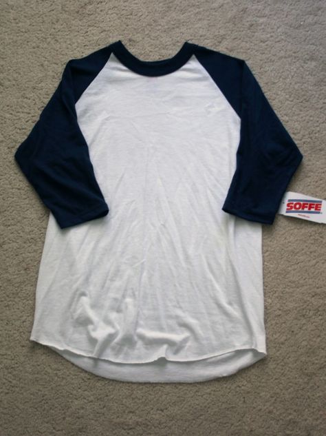 DIY tutorial to open up the neck of a classic softball/baseball tee and make it more flattering and better fit Tying A Shirt Knot, Tie A Shirt, Shirt Knot, Tshirt Makeover, Women Diy, Sewing Lessons, Raglan Tee, T Shirt Diy, Baseball Shirts