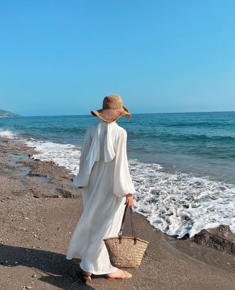 Bali Hijab Outfit, Outfit Beach Hijab, Beach Ootd Hijab, Bali Outfit Ideas Hijab, Beach Hijab Outfit Ideas, Hijab Beach Outfit, Hijabi Beach Outfit, Beach Outfit Hijab, Modest Beach Outfit