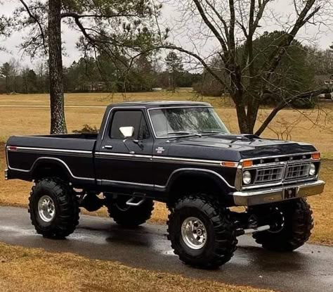 Big Ford Trucks, Trucks Lifted Diesel, Trucks Gmc, Country Trucks, Hot Trucks, Nice Trucks, Black Truck, Trucks Lifted, Old Ford Trucks