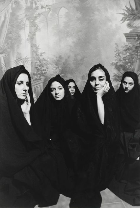 Iranian Photography, Shirin Neshat, Iran Pictures, Arab Culture, Persian Culture, Iranian Art, Arabic Art, Feminist Art, Calligraphy Art