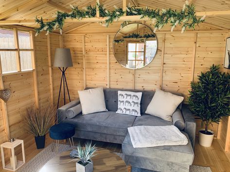 Summer House Salon Ideas, Cottage Shed Ideas Interior, Shed Inspo Inside, Cosy Summer House, Inside Sheds Interiors, Cute Shed Interior, Garden Summer House Interior, Summer House Uk, Shed Hangout Ideas Backyards