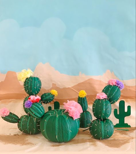 Plant Pumpkin Painting, Cactus Pumpkin Decorating, Mini Pumpkin Decorating Ideas, Pumpkin Decorating Contest Ideas, Pumpkin Cactus, Cactus Pumpkin, Scarecrow Ideas, Creative Pumpkin Painting, Creative Pumpkin Decorating