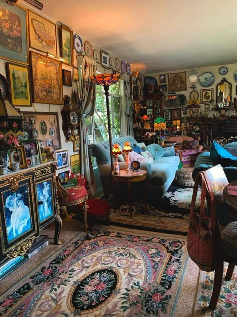 Castle Rooms, Deco Boheme, Maximalist Decor, Pretty Room, Dreamy Room, Gothic Home, Dream Room Inspiration, Gothic House, Maximalism