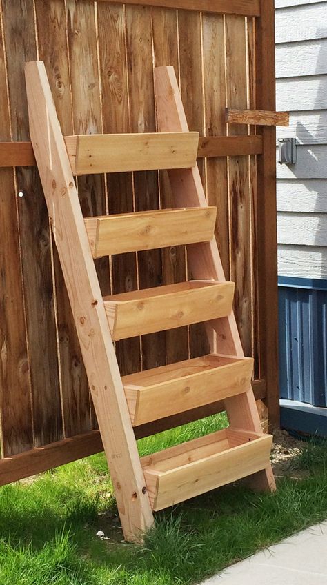 Ladder Garden, Garden Planters Diy, Vertical Garden Design, Vertical Vegetable Garden, Vertical Herb Garden, Wooden Planter Boxes, Vertical Garden Diy, Vertical Gardens, Garden Planter