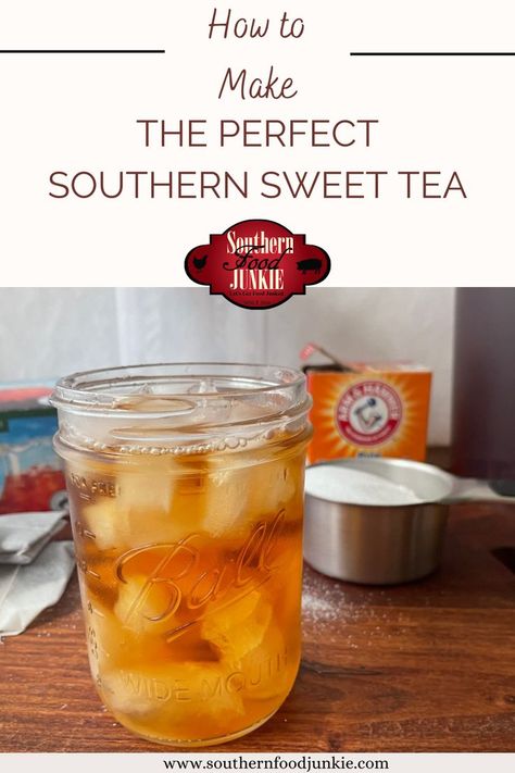 how to make the perfect southern sweet tea recipe Southern Sweet Tea Recipe, Catfish Stew, Sweet Tea Recipe, Sweet Tea Recipes, Southern Sweet Tea, Iced Tea Recipes, Homemade Drinks, Steeped Tea, Tea Recipe