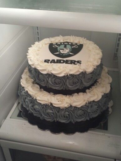 Oakland Raiders rose cake! Raiders Decorations, Raiders Wedding, Raiders Party, Nfl Cake, Raiders Cake, Cake Design For Men, Raiders Stuff, Raiders Baby, Store Bought Cake