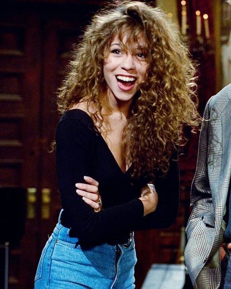 🎬Celebrity 80s -  90s hair style Mariah Carey Hair, Curly Hair Photos, Mens Haircut, Curly Bangs, 90s Hairstyles, Curly Hair With Bangs, 짧은 머리, Stil Inspiration, Curly Hair Cuts