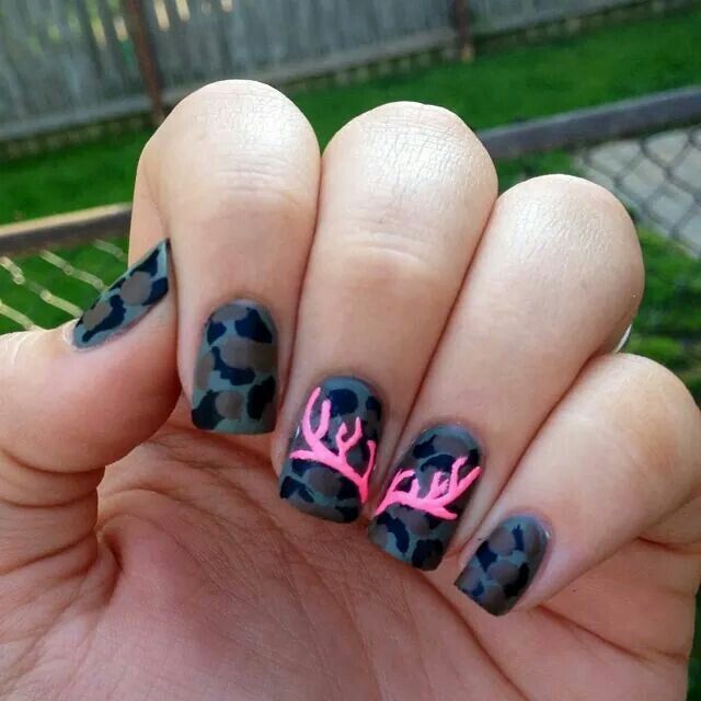 Concert Nail Designs, Antler Nails, Hunter Nails, Country Girl Nails, Country Nail Designs, Hunting Nails, Pink Camo Nails, Camo Nail Art, Camo Nail Designs