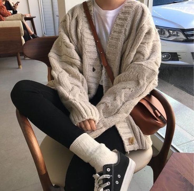 Tooo comfy Indie Outfits Vintage, Indie Outfits Aesthetic, Outfit Ideas Korean, Dark Academia Fashion, Academia Aesthetic, Outfit Winter, Indie Outfits, Aesthetic Outfit, Mode Inspo