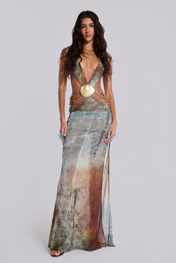 Vida Backless Maxi Dress With Shell Trim Haute Couture, Looks Hippie, London Clothing, Plunge Maxi Dress, Clothes Wishlist, Backless Maxi Dress, Jaded London, Looks Party, Plunge Dress