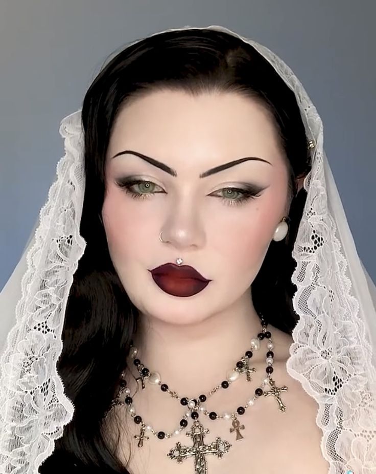 Gothic Bride Makeup Halloween, Wedding Makeup Gothic, Bridal Gothic Makeup, Goth Bridesmaid Makeup, Classy Vampire Makeup, Vamp Glam Makeup, Goth Makeup Wedding, Vampire Wedding Makeup, Bride Of Dracula Makeup