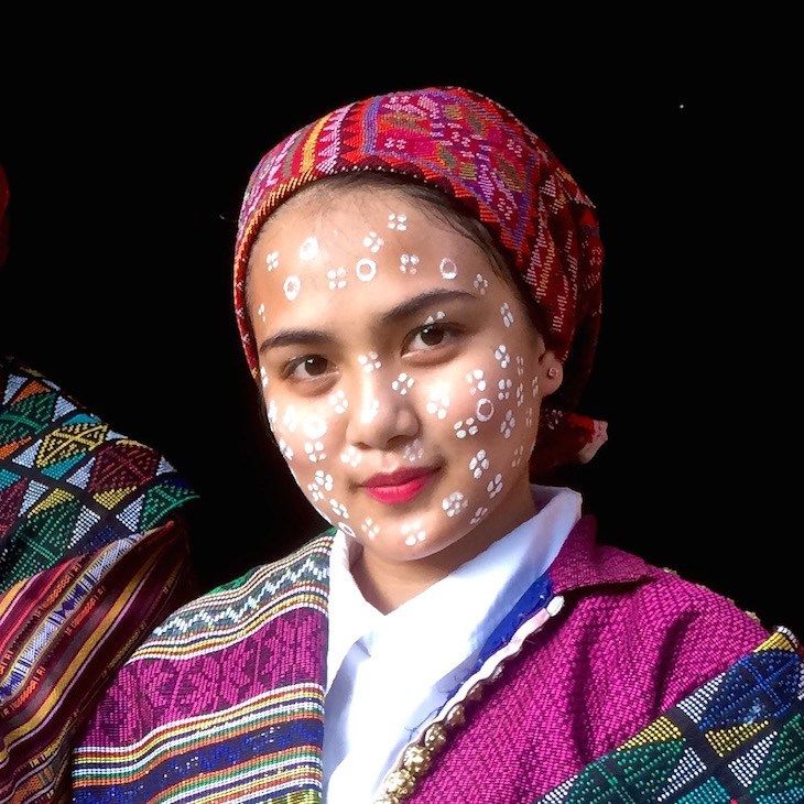 Yakan tribe face painting philippines Yakan Tribe, Pinoy Culture, Philippine Fashion, Zamboanga City, Filipino Heritage, Philippines Fashion, Asian Clothing, Filipino Art, Filipino Girl