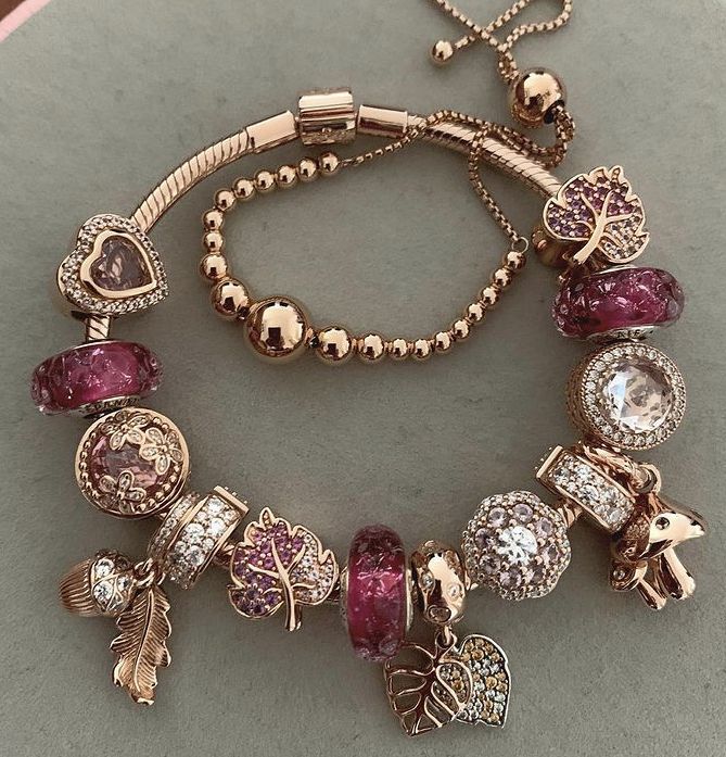 Good Pandora Bracelet, Pandora Charm Bracelet Ideas, Pandora Bracelet Ideas Inspiration, Pandora Necklace Ideas, Pandora Charm Bracelet Aesthetic, Pandora Bracelet Aesthetic, Pink Pandora Bracelet, Charm Bracelet Aesthetic, Gold Pandora Bracelet