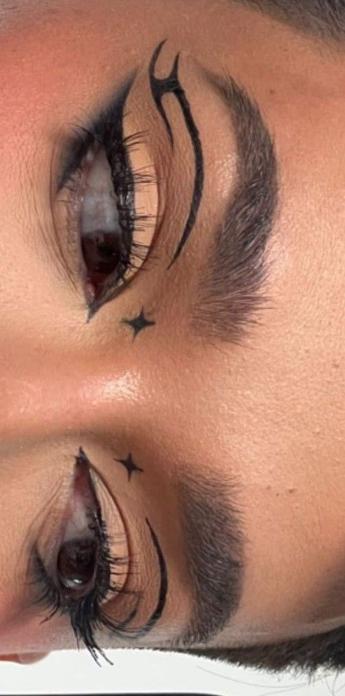 Modern Eyeliner, Eyeliner Trends, Creative Eyeliner, Tutorial Eyeliner, Eyeliner For Hooded Eyes, Bentuk Alis, Eyeliner Hacks, Eyes Eyeliner, Natural Eyeliner