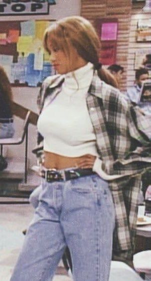 90s Fashion High Schools, 90s Moesha Outfits, Revenge Of The 90s Outfit, 2000 High School Fashion, 90s Girl Fashion Outfits Black, Y2k Flannel Outfits, 80s Aesthetic Outfits Black Women, 90s Crop Top Outfit, 90s High School Fashion