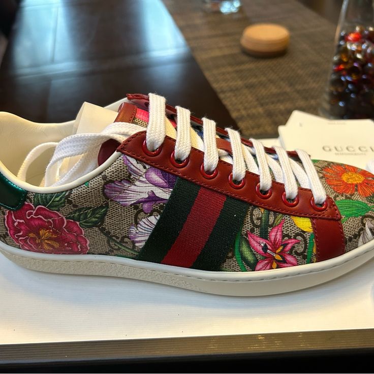 Authentic Gucci Flora Ace Size 35(5.5 ) Excellent Condition Brandnew, Comes With Box And Dust Cover And Extra White Lace Gucci Platform Sandals, Platform Dress Shoes, Gucci Flora, Gucci Pumps, Gucci Floral, Black Leather Pumps, Platform Stilettos, Platform Espadrilles, Gucci Leather