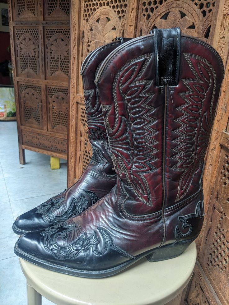 "Welcome! Beautiful Joe Sanchez Leather Cowboy boots. In good vintage condition! Attention pics Really treasure piece. Unisex Measures: -length from heel to toe: 11.02\" (28 cm) -high heel: 1.77\" (4,5 cm) -High Boot: 13.4\" (34 cm) Thanks for stopping by!" Vintage Moto Boots With Leather Sole For Rodeo, Vintage Pointed Toe Boots For Western Events, Punk Cowboy Boots, Vintage Heeled Boots For Rodeo With Round Toe, Cool Cowboy Boots, Vintage Pointed Toe Boots For Western-themed Events, Vintage Leather Heeled Boots For Western Events, Vintage Snip Toe Heeled Boots For Western Events, Cowboy Boots Vintage