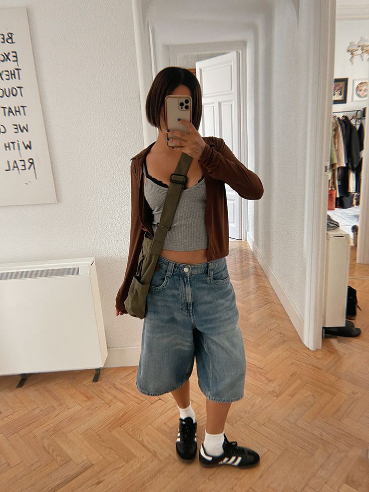 Light Jorts Outfit, Samba Og Shoes Outfit Women, Samba Fits, Adidas Samba Outfit Women, Sambas Adidas Women Outfit, Samba Adidas Outfit, Bermuda Shorts Outfit, Adidas Shorts Women, Superstar Outfit