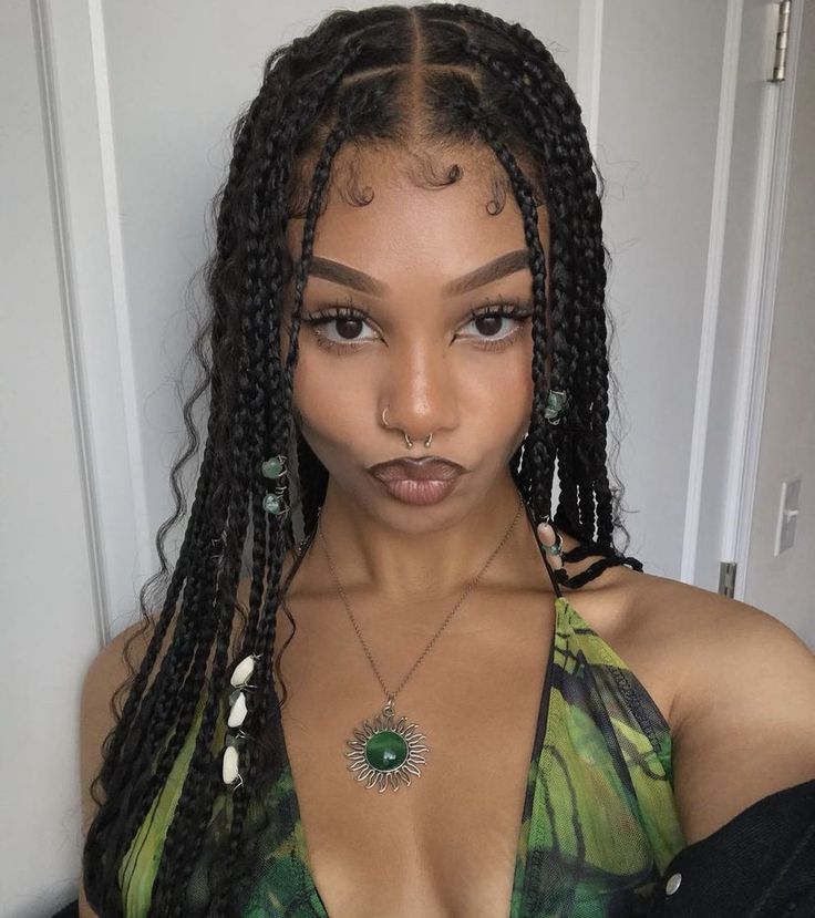 Cute boho braids with accessories Weave Hairstyles Braided, Pretty Braids, Box Braids Hairstyles For Black Women, Cute Box Braids Hairstyles, Pretty Braided Hairstyles, Braid Ideas, Curly Girl Hairstyles, Penteado Cabelo Curto, Braided Hairstyles Easy