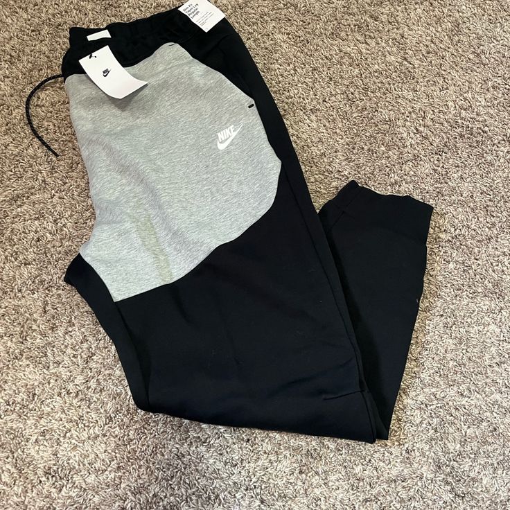 Nike Tech Fleece Slim Fit Joggers Pants Black Grey Mens Size 3xl Cu4495-016 Nike Track Pants Mens, Mens Nike Sweatpants, Black Nike Joggers, Mens Athletic Pants, Grey Man, Basketball Pants, Track Pants Mens, Nike Track Pants, Slim Fit Joggers