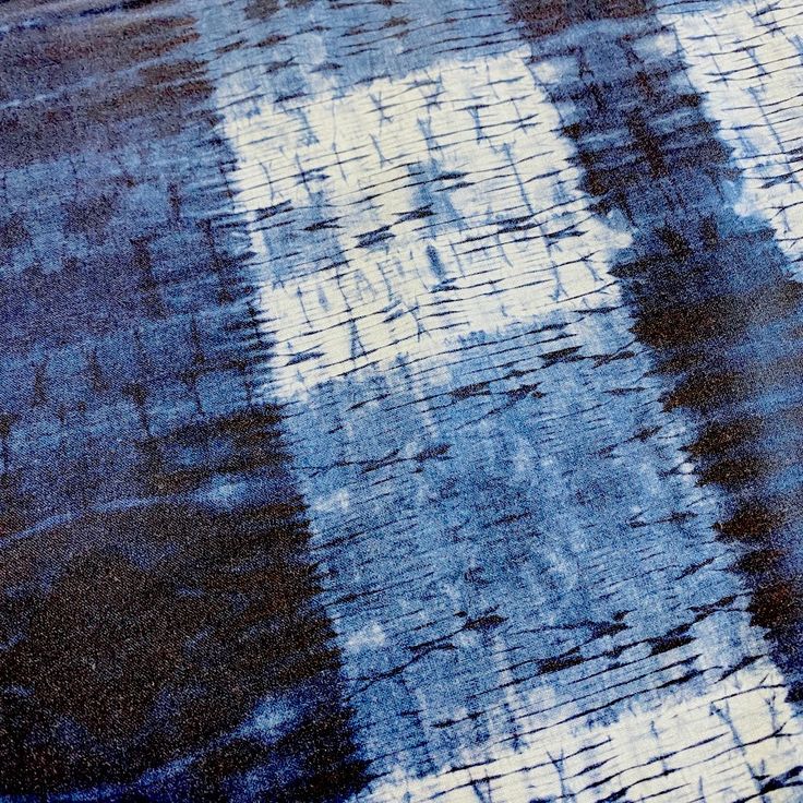 an area rug with blue and white designs on it