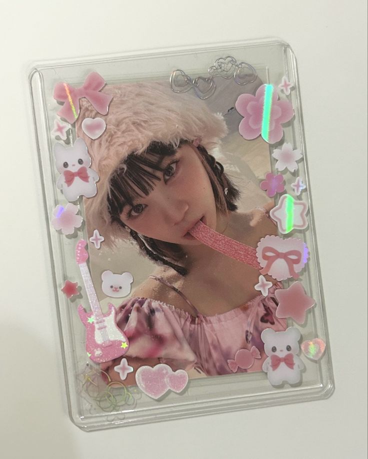 Top Loader Inspo Kpop, K Pop Photocards Decoration, Kpop Sticker Deco, Photo Card Top Loader, Pc Toploader Deco, Pink Toploader Deco, Toploaders Deco Ideas, Pc Decoration Kpop, Kpop Photocards Decoration