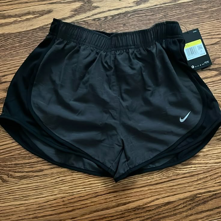 Black Shorts Athletic, Friday Fits, Athletic Shorts Outfit School, Cheap Running Shorts, Poshmark Clothes, Country Outfits Women, Nike Clothes, Athletic Shorts Women, Black Nike Shorts