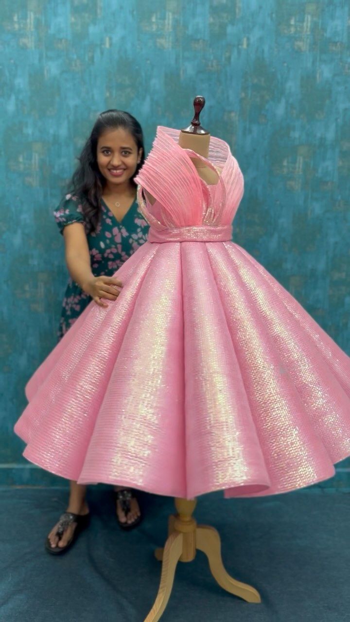 Sowmiya Duraisamy | We created this Gorgeous panel gown with structured top with structured bow ❤️ from #sowmyzcouture Colours and size can be customised Dm… | Instagram Kids Gown Design, Princess Ballgown, Female Outfits, Structured Top, House Crafts, Structured Dress, Kids Gown, Coimbatore, Fairy House