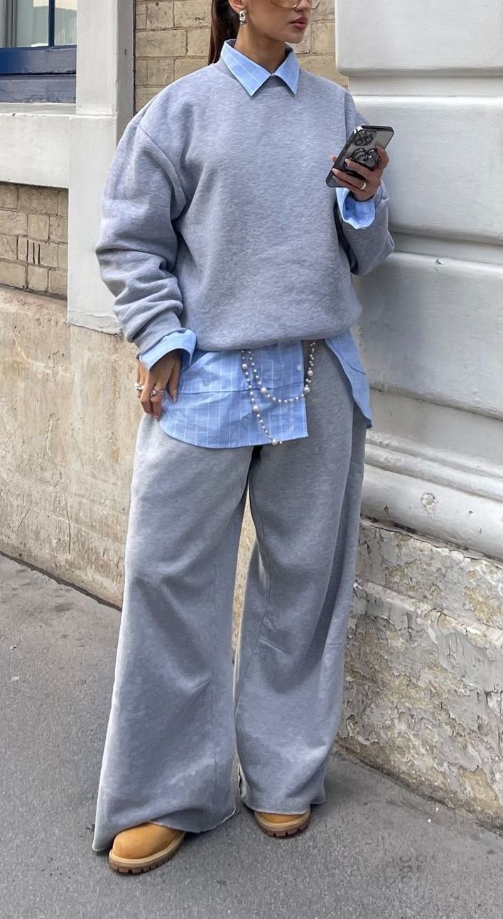 Ootd Streetwear Womens Fashion, Layering Fits Aesthetic, Soft Trousers Outfit, Sweater Over Collared Shirt Outfit, Street Modest Outfits, Sweatpants Outfit Dressed Up, Sweatpant Outfits Streetwear, Layering Autumn Outfits, Streetwear Fashion Winter Street Styles