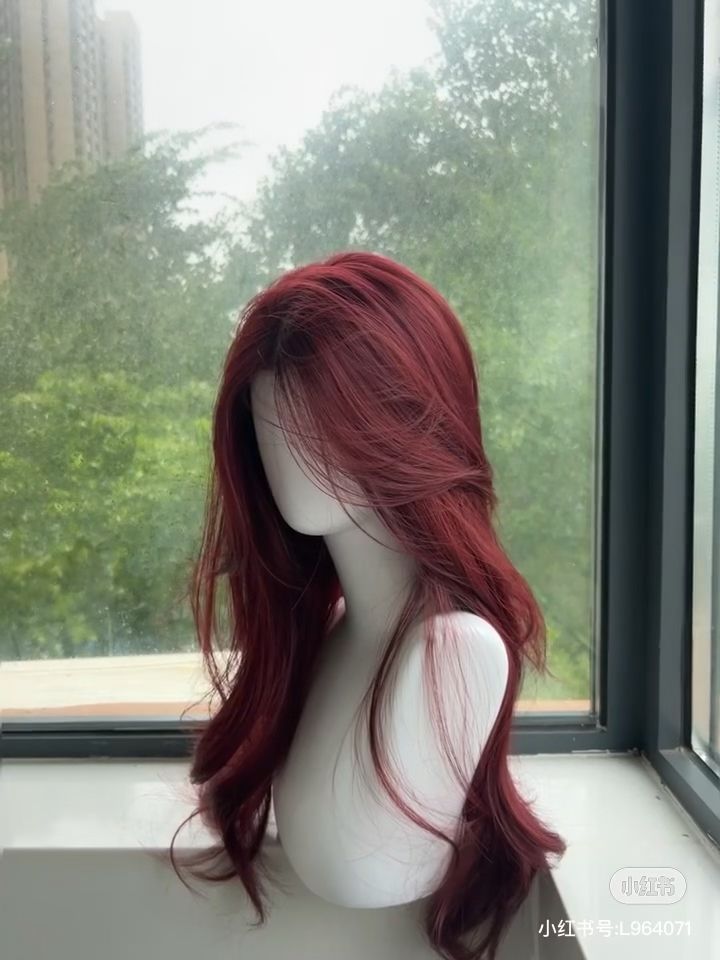 Pretty Hair Cuts, Filmy Vintage, Wine Hair, Red Hair Inspo, Hair Inspiration Long, Dyed Hair Inspiration, Hairstyles For Layered Hair, Long Red Hair, Pretty Hair Color