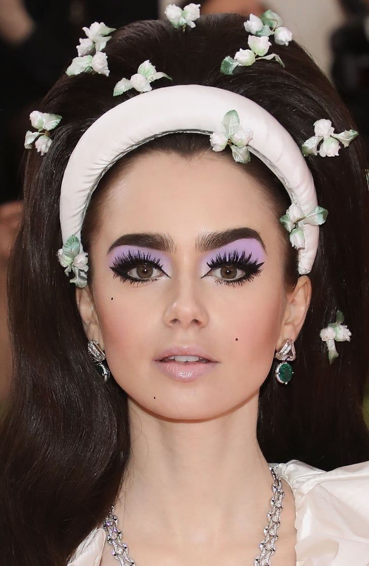 Iconic Makeup Looks, Style Manifestation, 1970s Hair, Vampy Lipstick, Lily Jane Collins, Medieval People, Disco Makeup, Classic Makeup Looks, Iconic Makeup