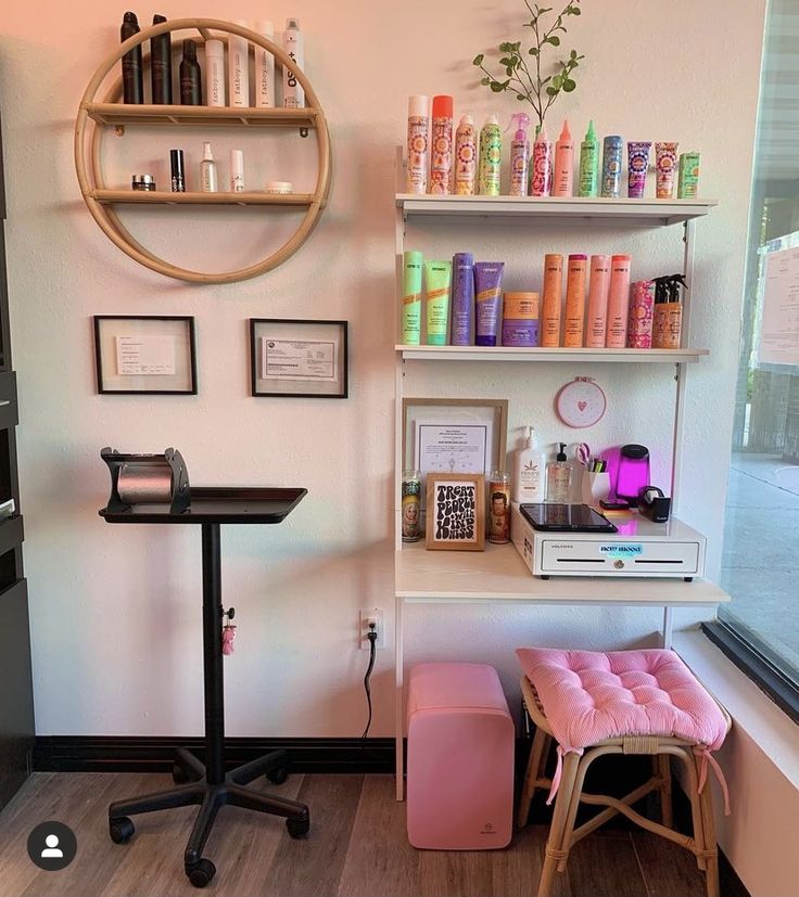 Hair Salon Booth Ideas, Salon Interior Design Colorful, Retro Hair Salon Decor, Cosmetology Salon Ideas, Salon Suite Organization, Salon Suite Organization Ideas, Salon Suite Storage Ideas, Groovy Salon, In Home Salon Ideas Small Spaces