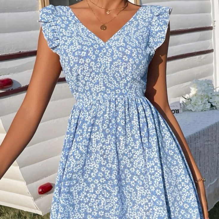 Never Worn, Brand New. No Stains, Rips, Or Tears. Crop Tops, Floral, Flowers, Summer Dresses, Ruffle Trim Dress, Ditsy Floral, Ruffle Trim, Short Sleeve Dresses, Free Shipping