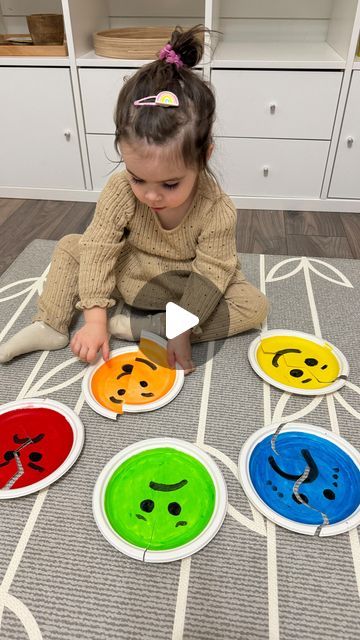 Emotions Sensory Activities For Toddlers, Mobile Infant Activities, Activities About Feelings For Preschool, Feelings Theme For Toddlers, Toddler Emotion Activities, Feeling Crafts For Toddlers, Feelings Crafts For Toddlers, Diy Crafts For Kids Easy At Home, Feelings Activities For Toddlers