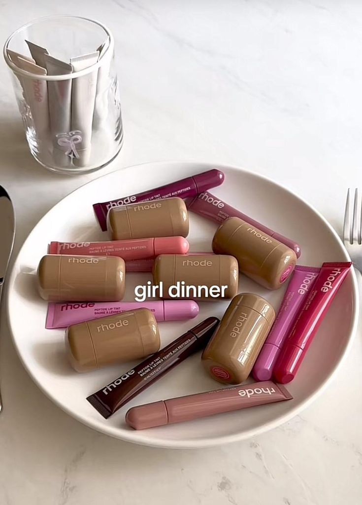 Girl Dinner, Beauty Products Photography, Fancy Makeup, Pretty Skin, Girl Tips, Instagram Life, Makeup Essentials, Just A Girl, Just Girl Things